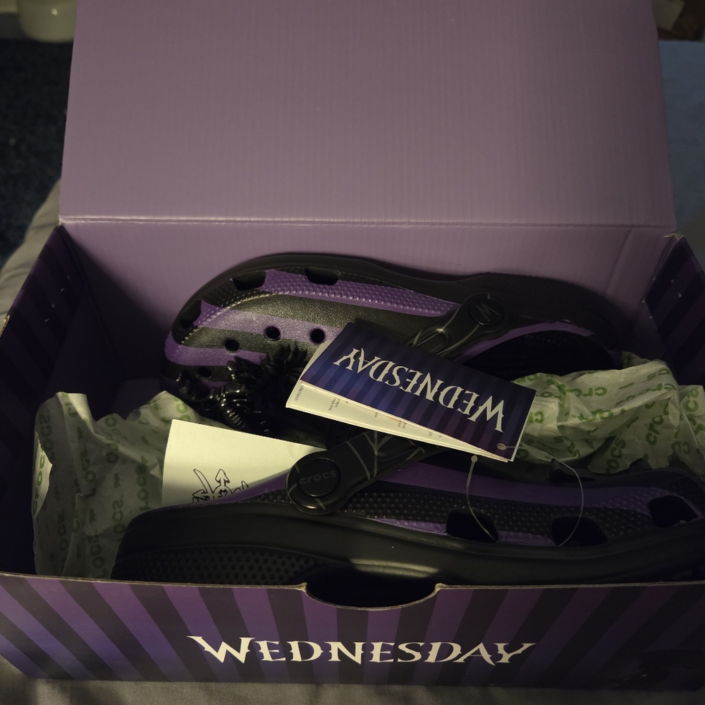 Crocs WEDNESDAY Nevermore Siza 6 NWT - Picture 9 of 11